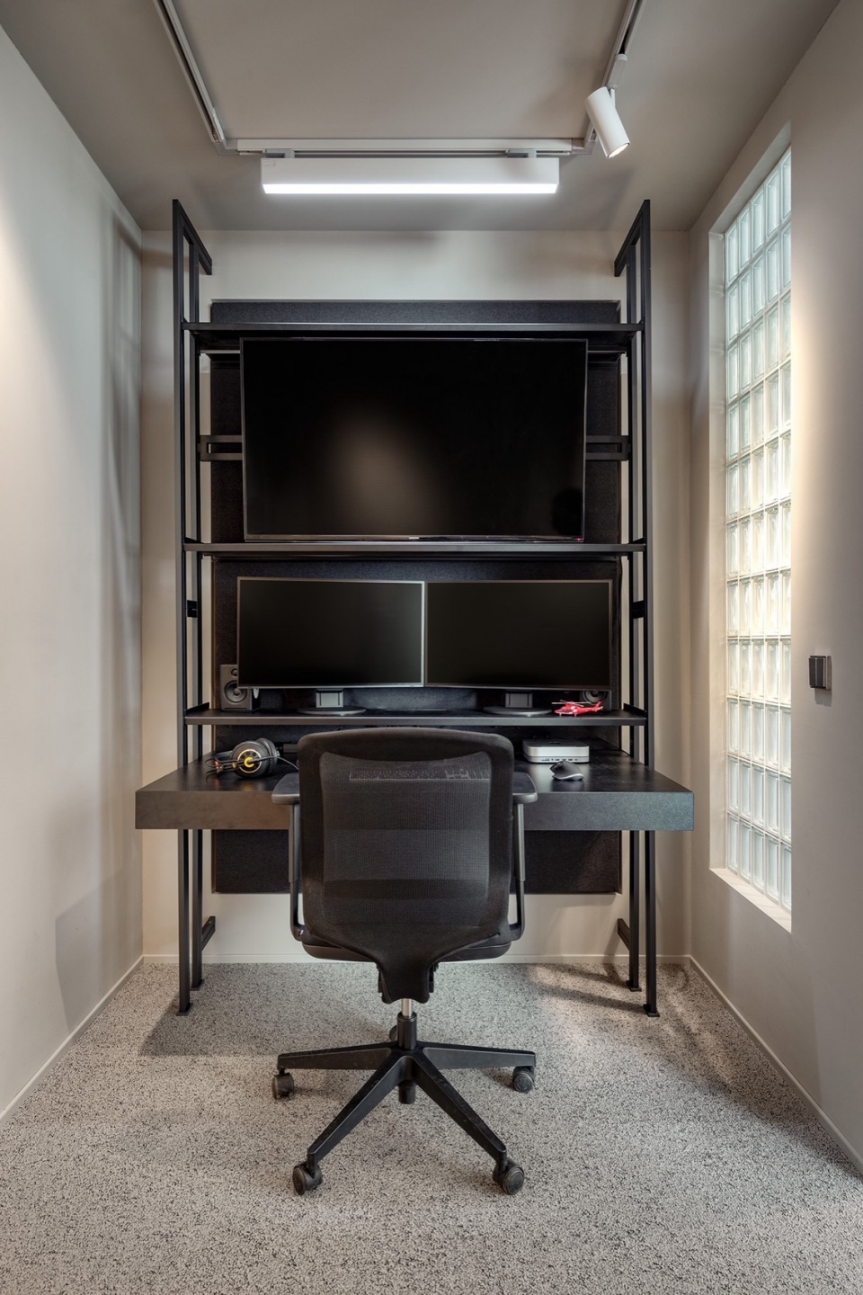 Dynamic Frame by balbek bureau