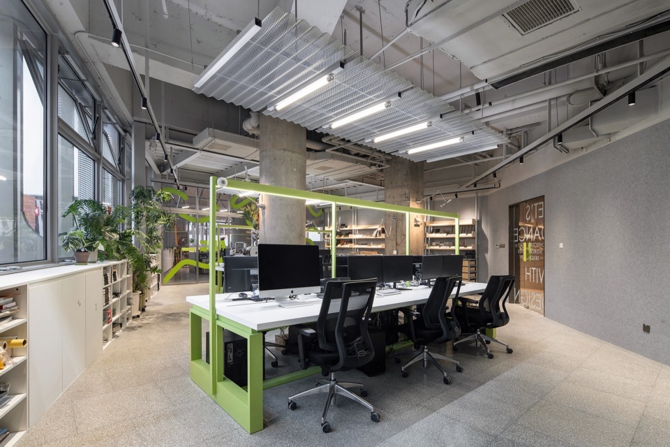 工位及吊顶1 Workstation and Ceiling1 摄影:拾集建筑DESKTOP STTRL78