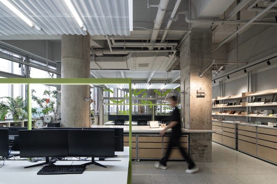 工位及吊顶2 Workstation and Ceiling2 摄影:拾集建筑DESKTOP STTRL78