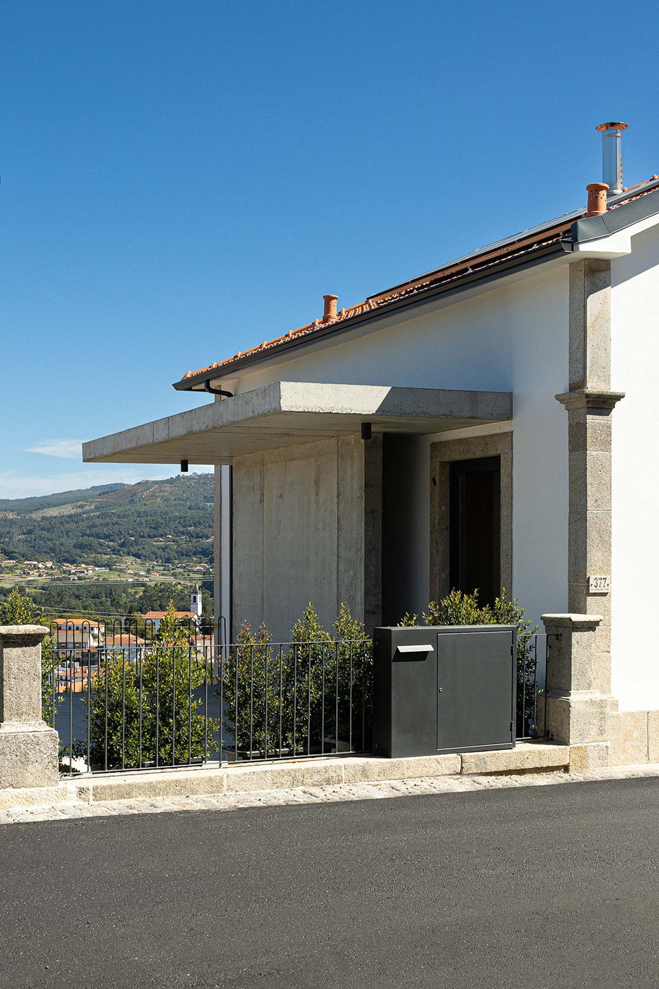 casa arco by tiago castro sousa lda