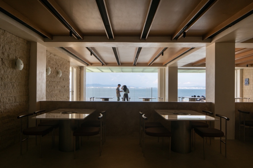 Renovation of self built house in West Island Sanya by Re Architecture Design studio
