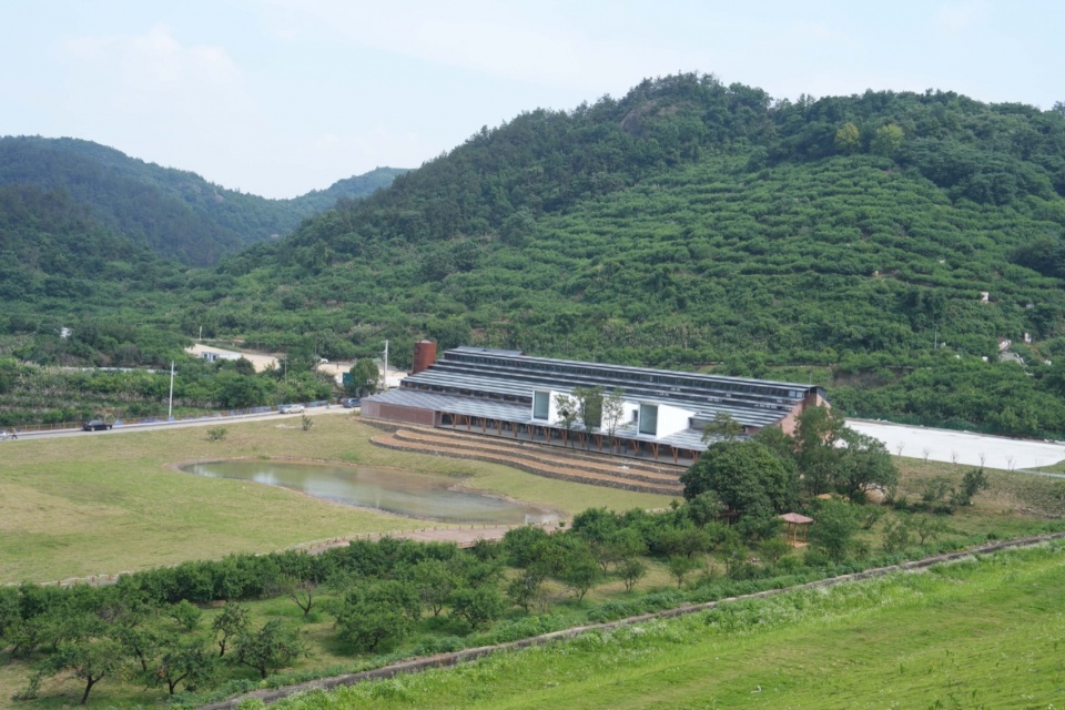 Taoli Zhaoshan Village Center by SUP Atelier of THAD