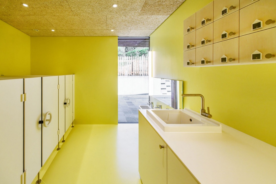 kindergarten and daycare centre in kiens chienes by roland baldi architects