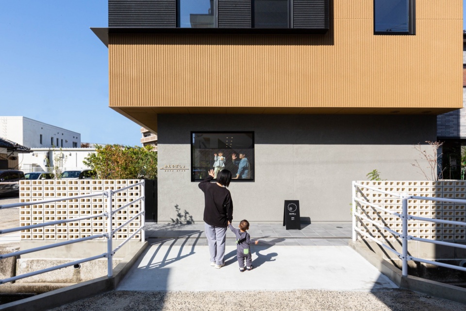 AU Childcare Support by HIBINOSEKKEI Youji no Shiro