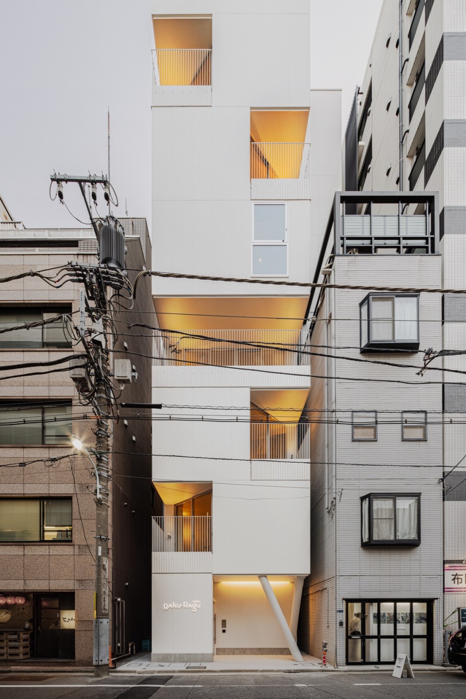 Hotel Rakuragu by kooo architects