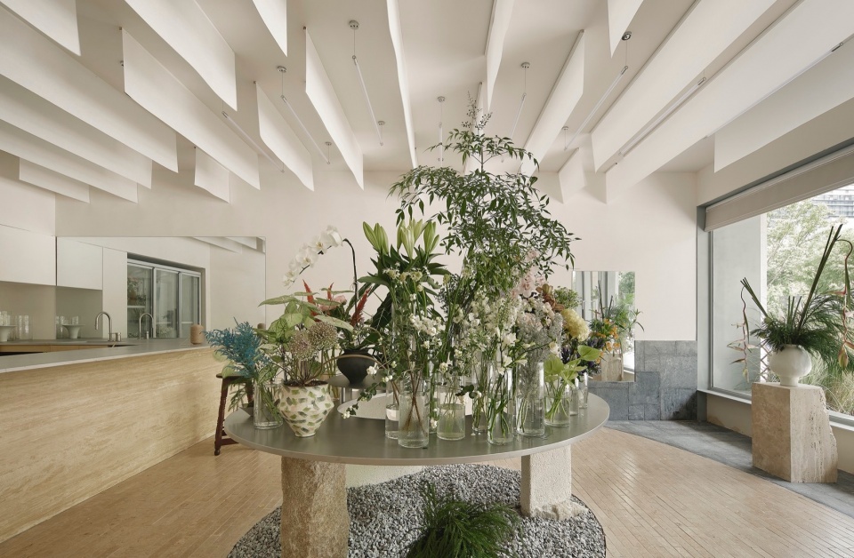 Morning Flower Shop by Modum Atelier