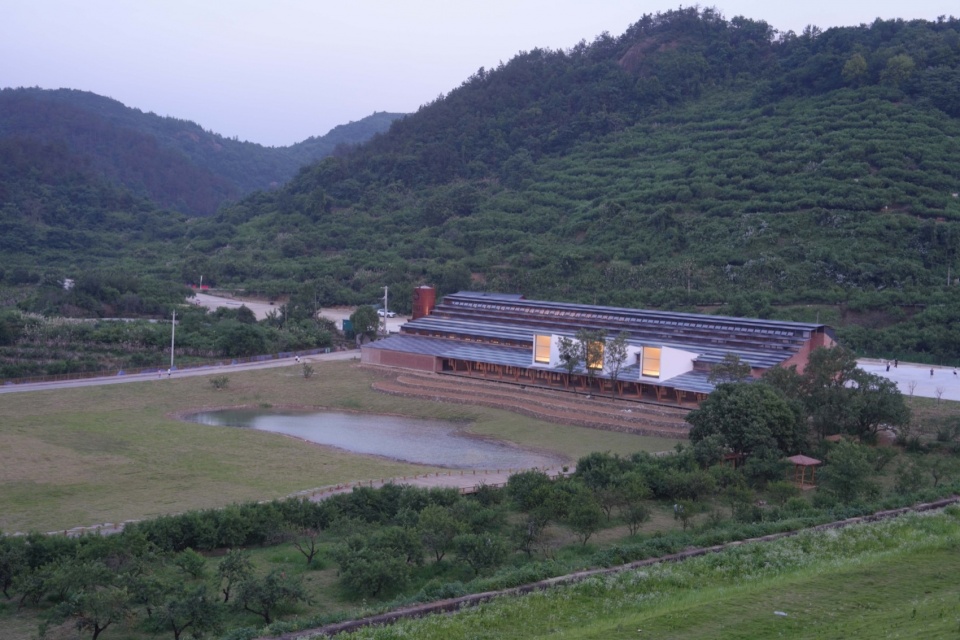 Taoli Zhaoshan Village Center by SUP Atelier of THAD