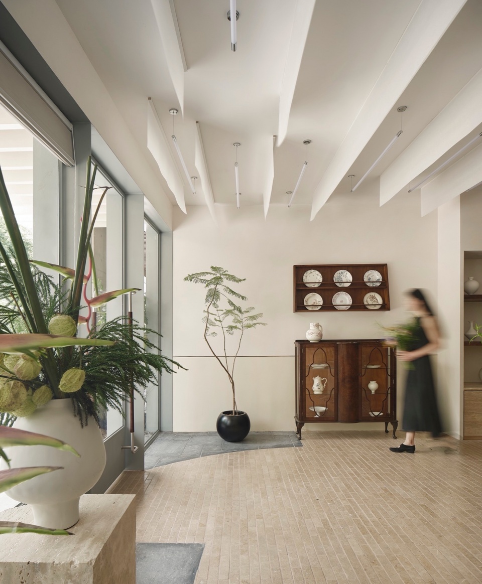 Morning Flower Shop by Modum Atelier