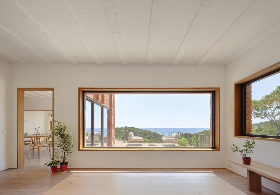 sitges house by roman izquierdo bouldstridge