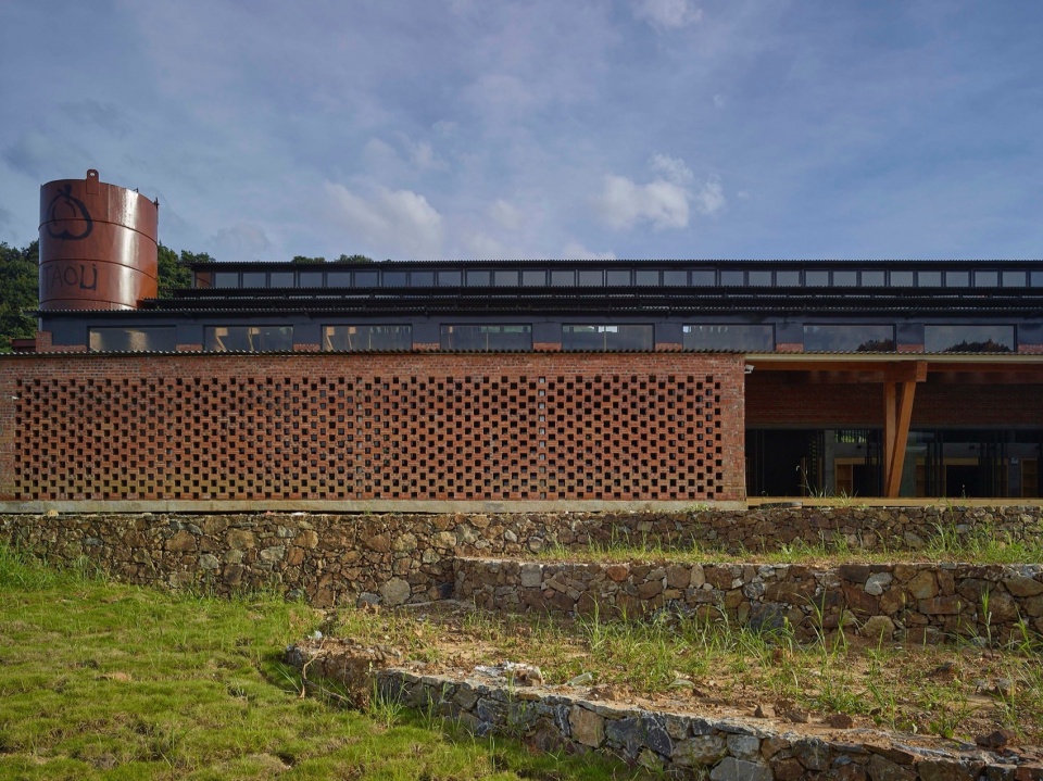 Taoli Zhaoshan Village Center by SUP Atelier of THAD