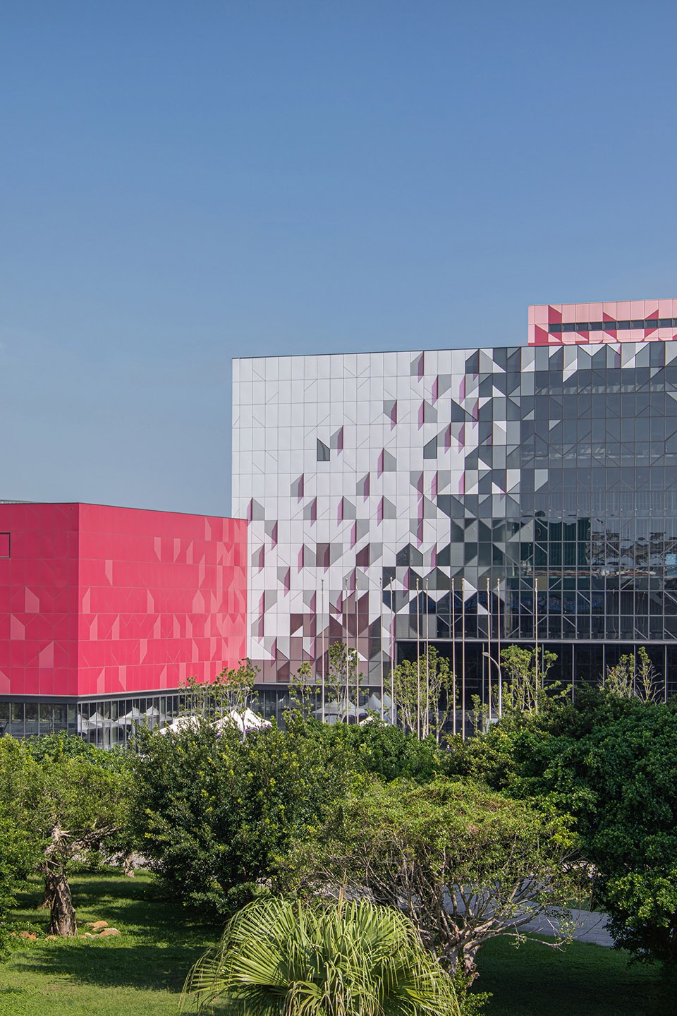 the taoyuan convention and exhibition center by jjp