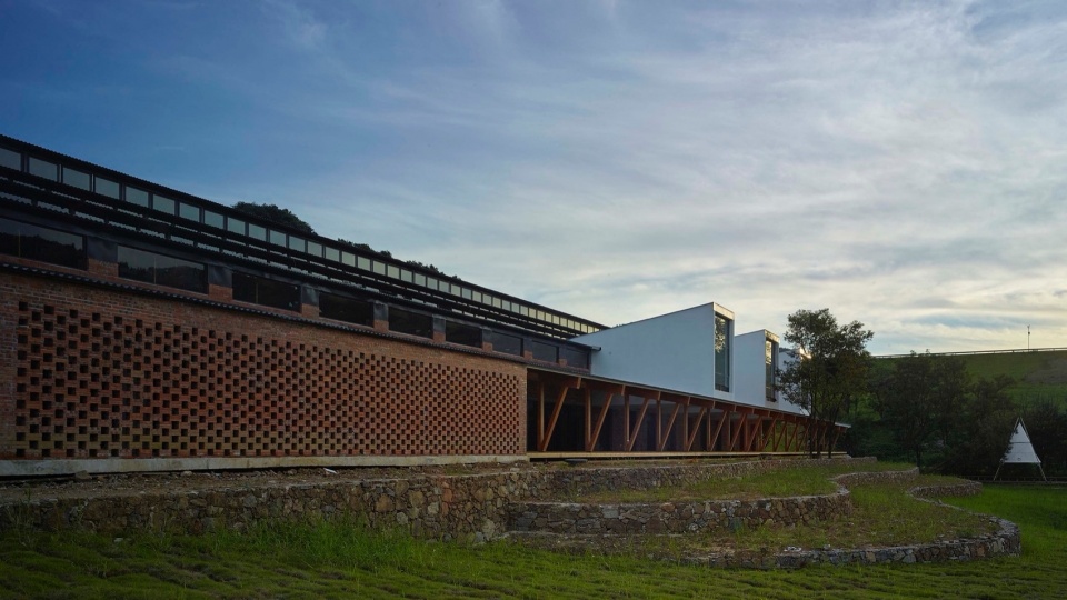 Taoli Zhaoshan Village Center by SUP Atelier of THAD