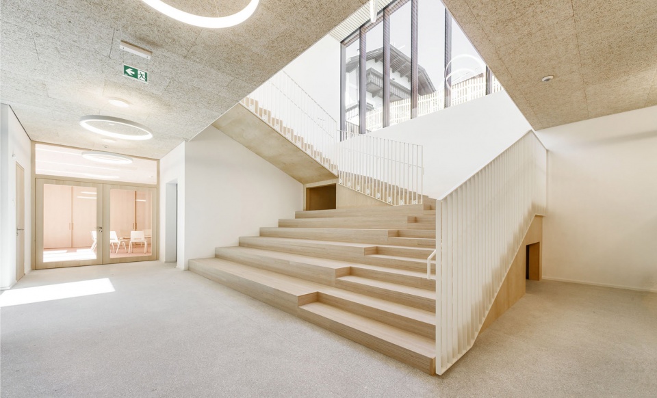 kindergarten and daycare centre in kiens chienes by roland baldi architects