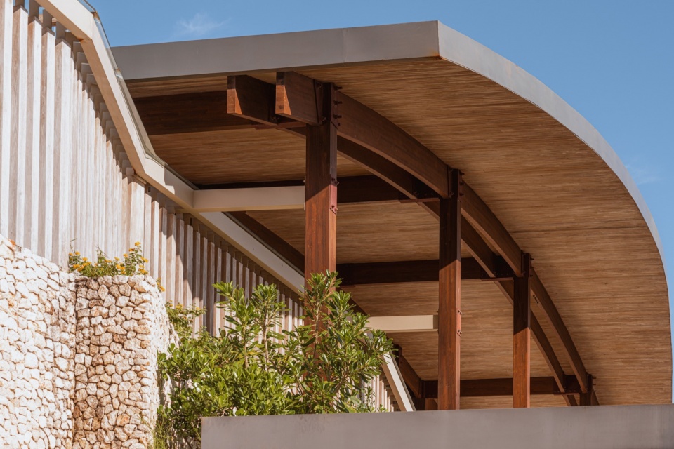 Villa aurea by Studio Saxe