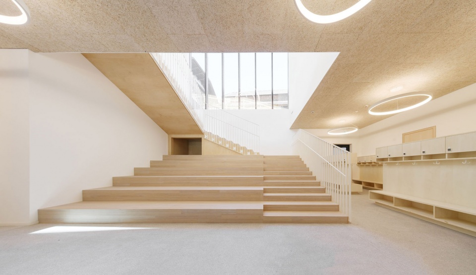 kindergarten and daycare centre in kiens chienes by roland baldi architects