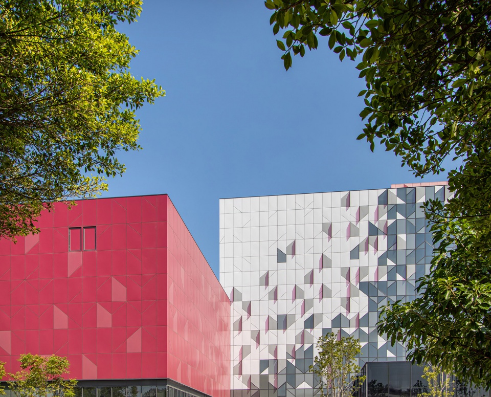 the taoyuan convention and exhibition center by jjp