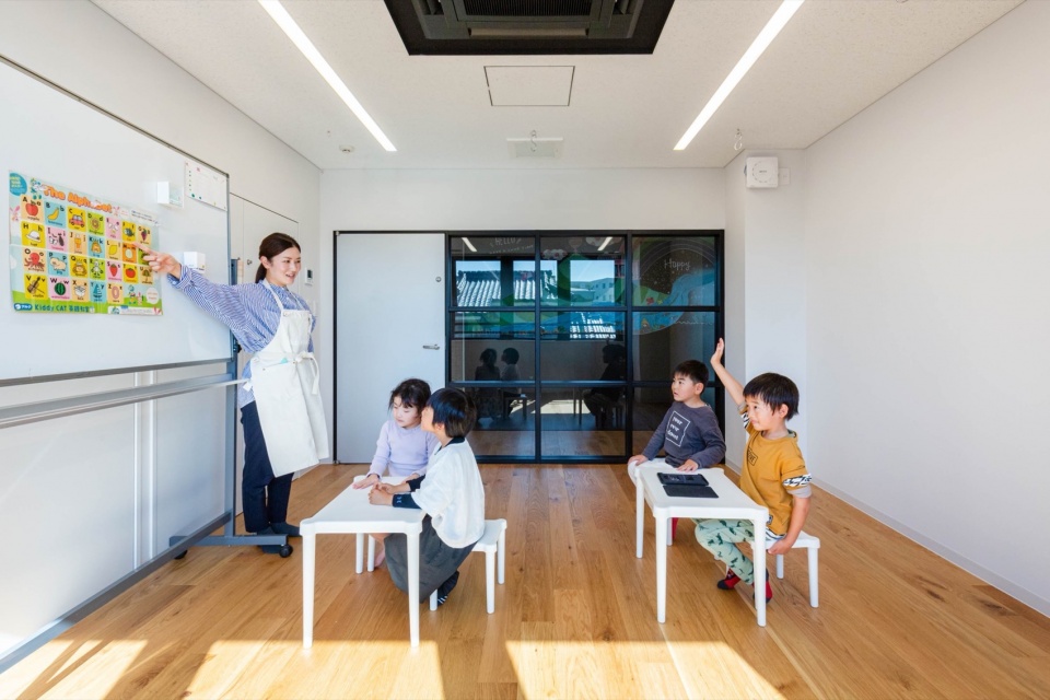 AU Childcare Support by HIBINOSEKKEI Youji no Shiro