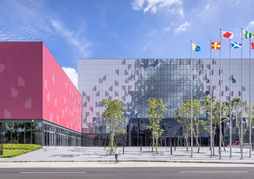 the taoyuan convention and exhibition center by jjp