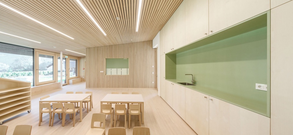kindergarten and daycare centre in kiens chienes by roland baldi architects