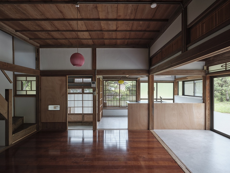 renovation of a 1960s wooden house in kimitsu by roovice