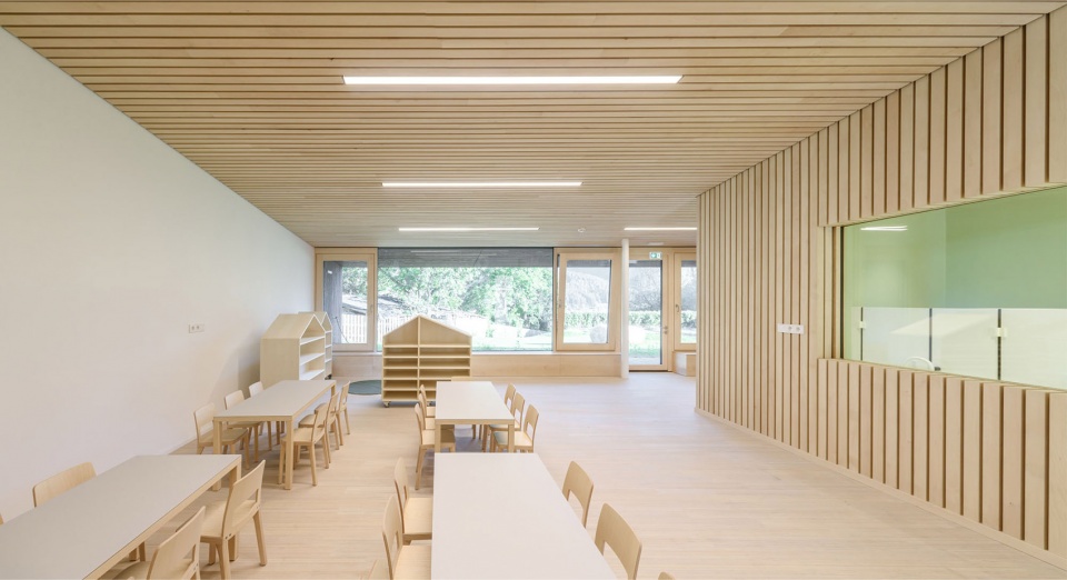 kindergarten and daycare centre in kiens chienes by roland baldi architects