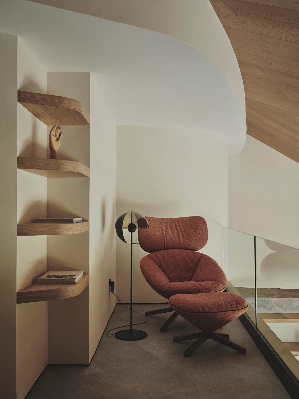 curved attic by destudio