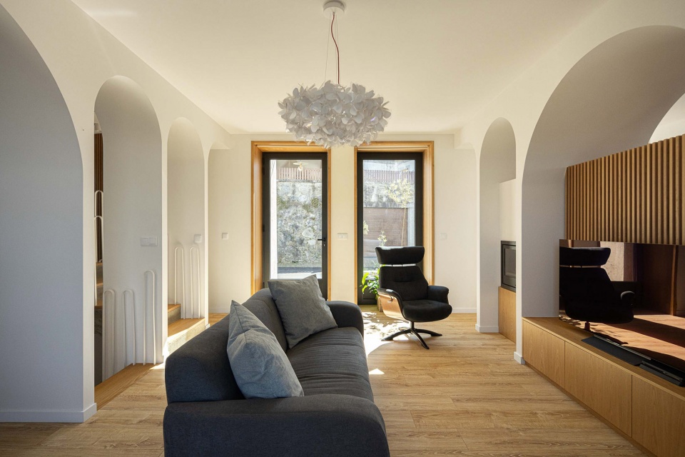 casa arco by tiago castro sousa lda