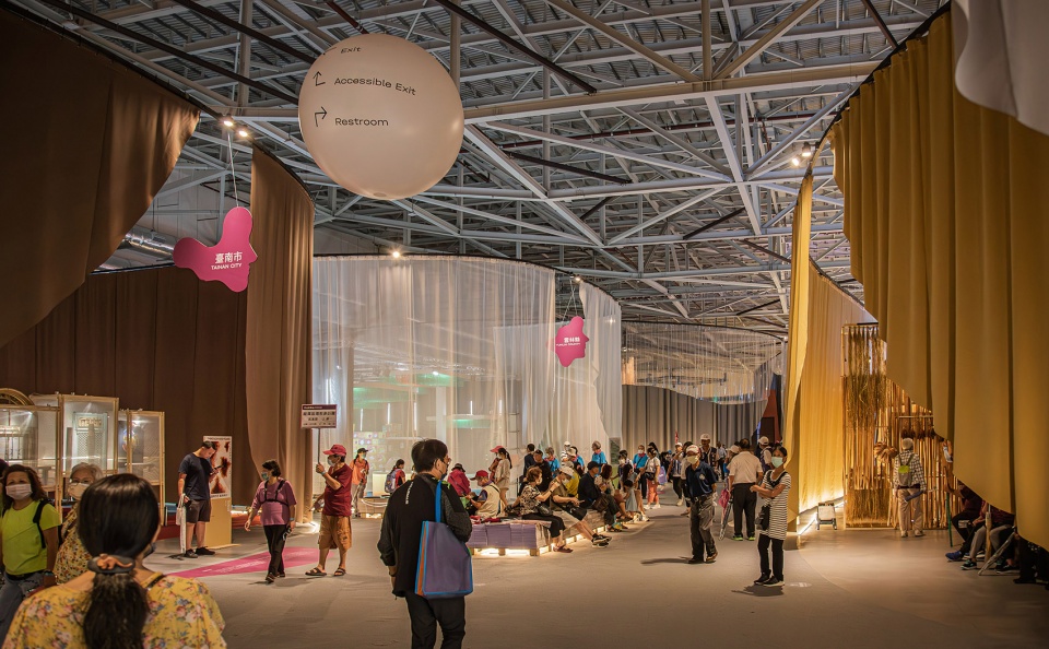the taoyuan convention and exhibition center by jjp