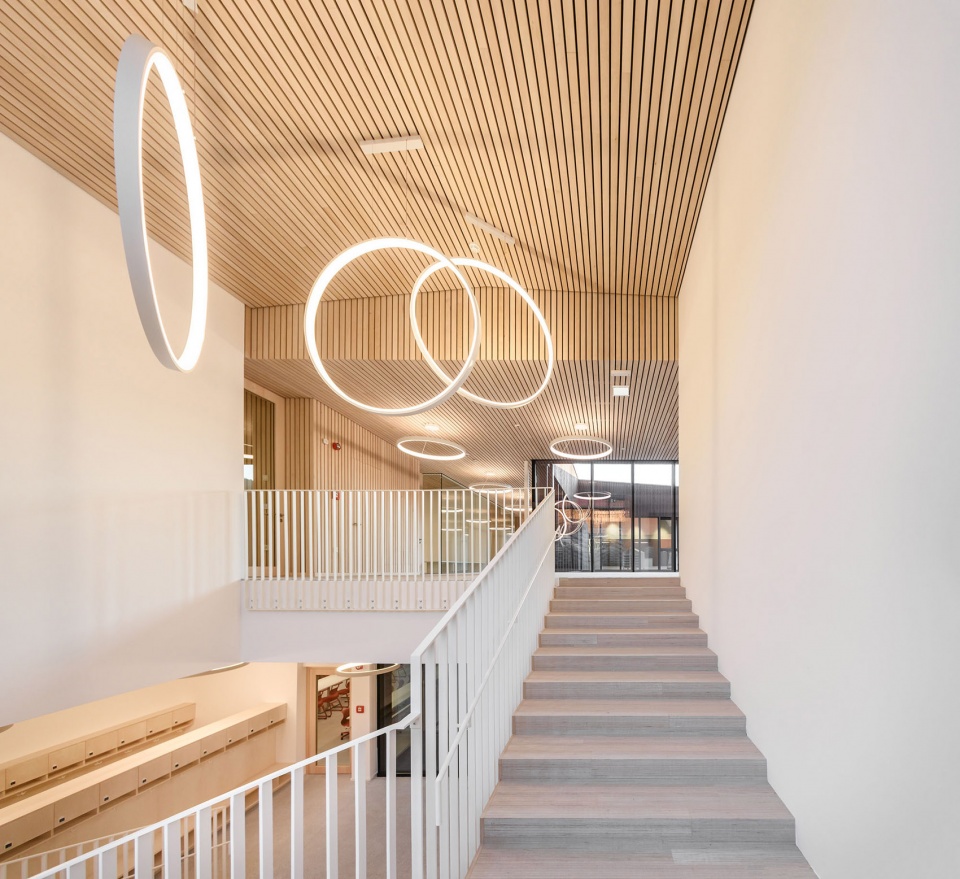 kindergarten and daycare centre in kiens chienes by roland baldi architects