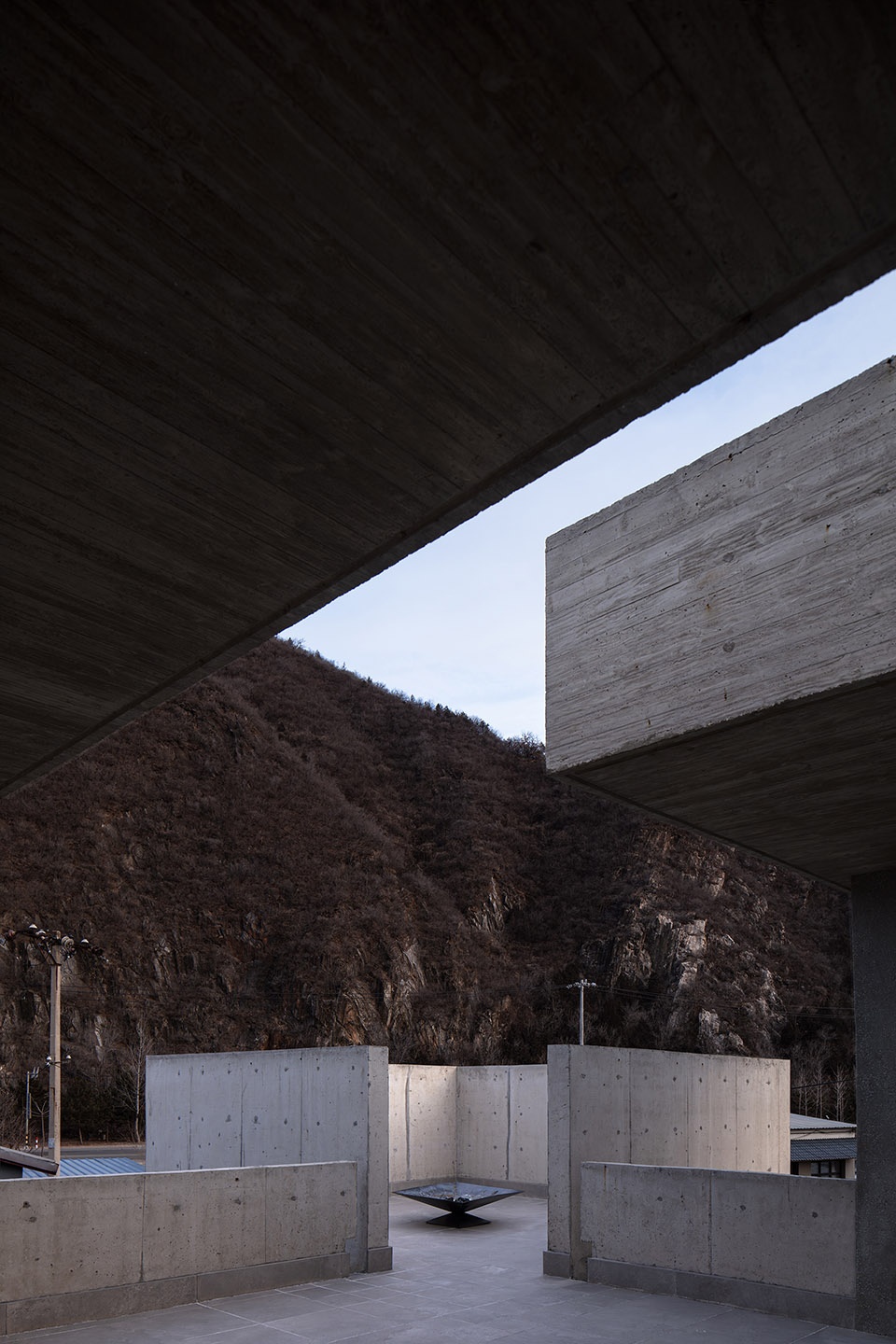 riverside house by xian architects