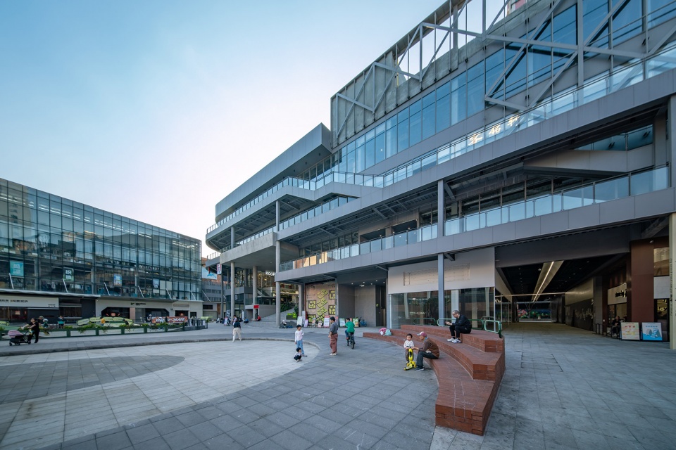 the hills at zhongdamen complex guangzhou by atelier cns