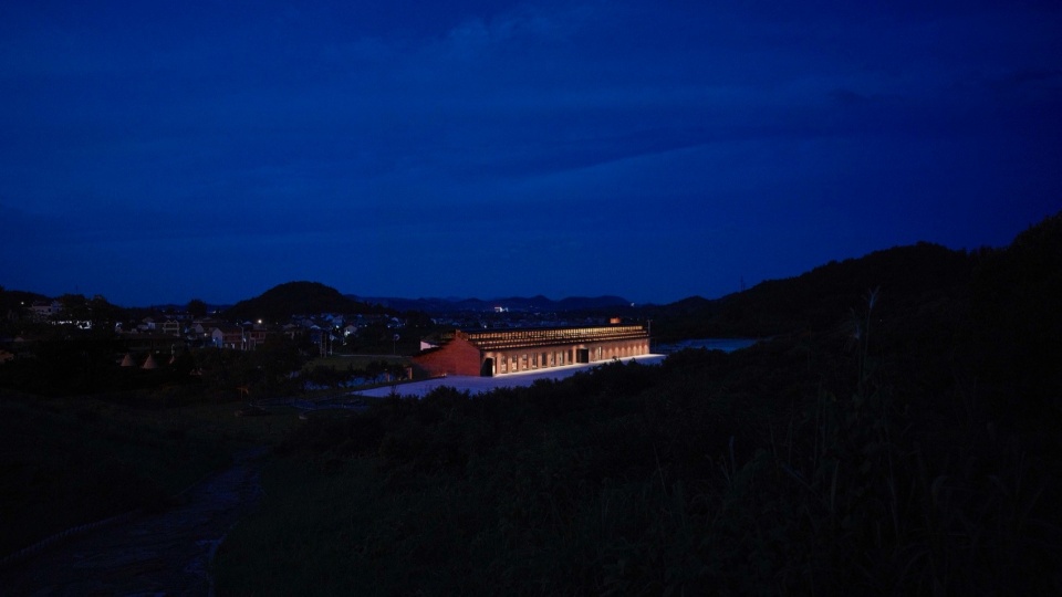 Taoli Zhaoshan Village Center by SUP Atelier of THAD