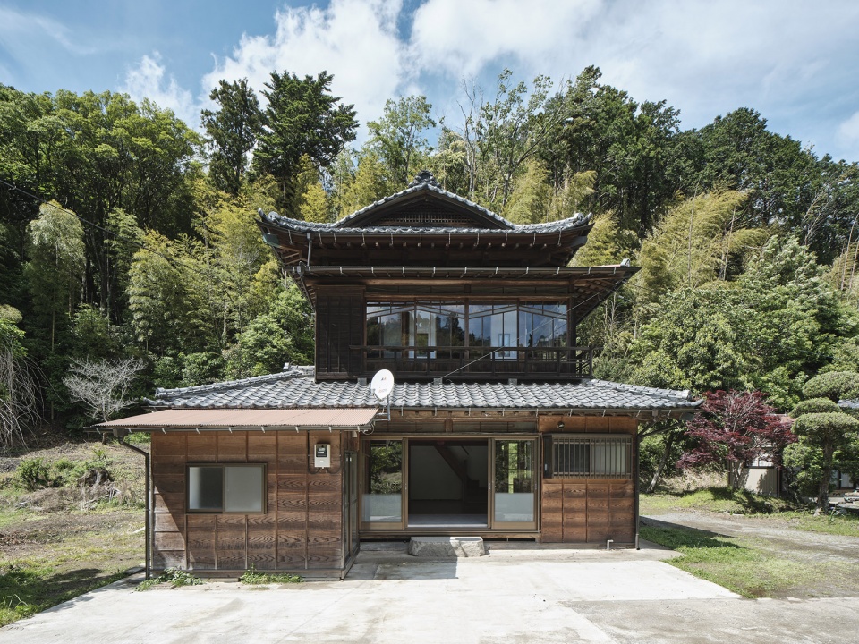 renovation of a 1960s wooden house in kimitsu by roovice