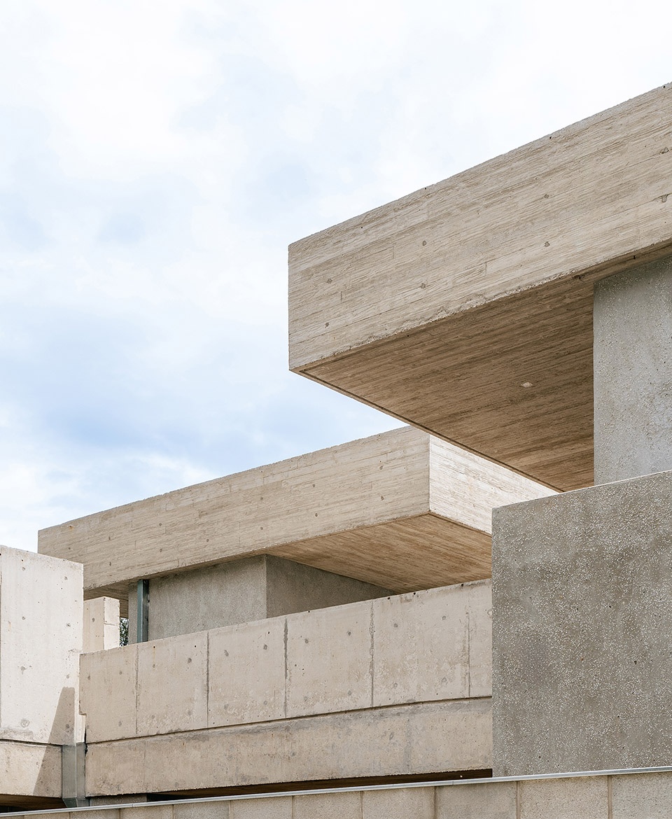 riverside house by xian architects
