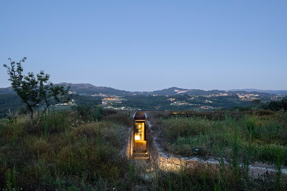 casa da levada by tsou arquitectos