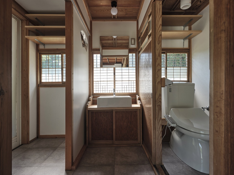 renovation of a 1960s wooden house in kimitsu by roovice