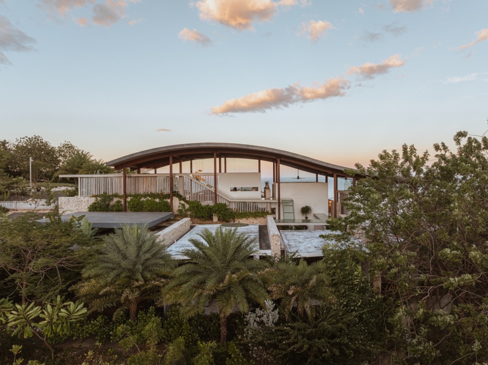 Villa aurea by Studio Saxe