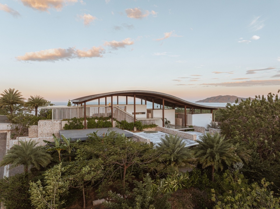 Villa aurea by Studio Saxe
