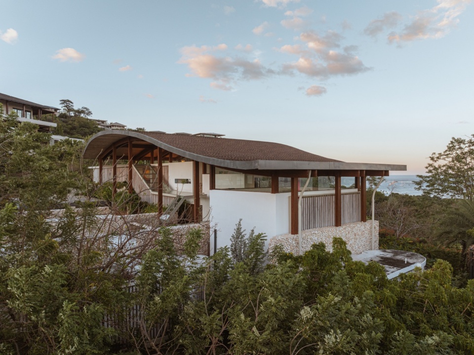 Villa aurea by Studio Saxe