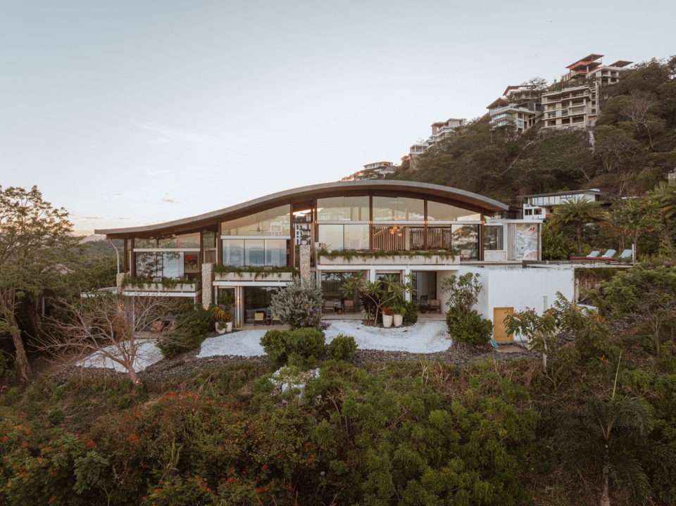 Villa aurea by Studio Saxe