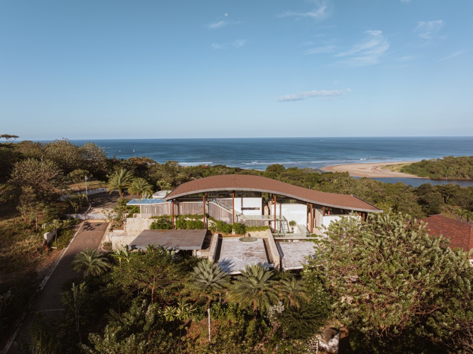 Villa aurea by Studio Saxe