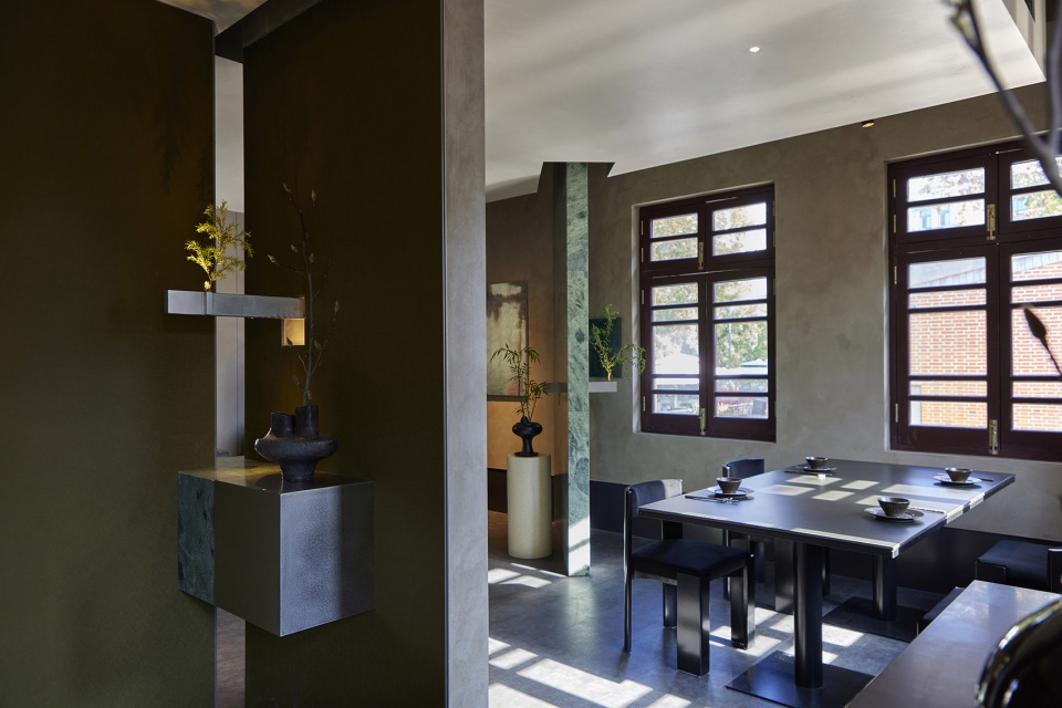 conglong restaurant by studio8 architects