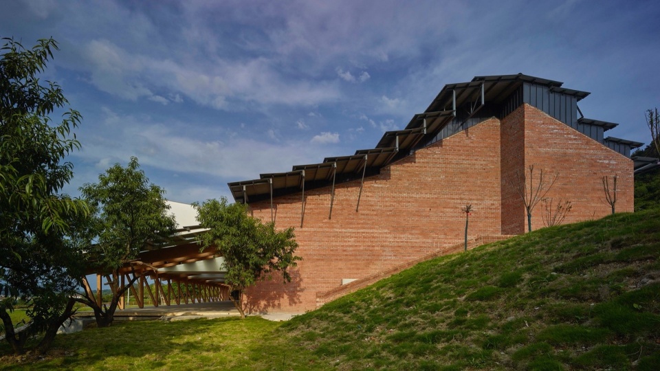 Taoli Zhaoshan Village Center by SUP Atelier of THAD