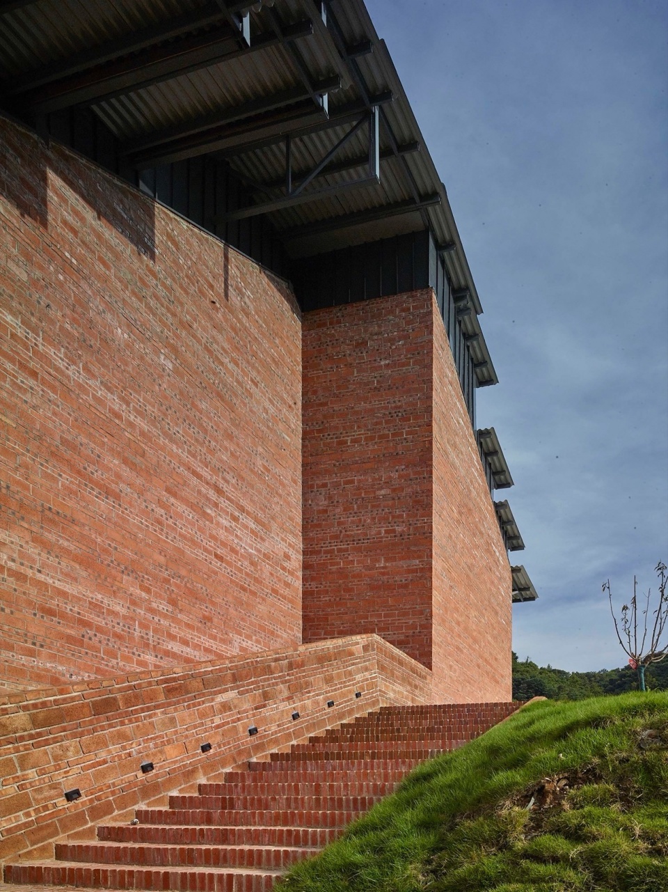 Taoli Zhaoshan Village Center by SUP Atelier of THAD
