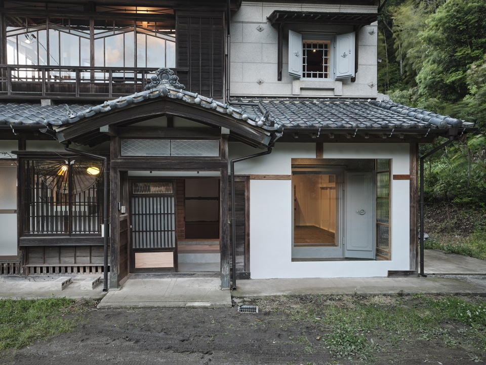 renovation of a 1960s wooden house in kimitsu by roovice