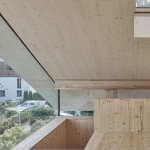 House with a flying roof by Lorenz Bachmann Architect
