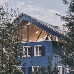 House with a flying roof by Lorenz Bachmann Architect