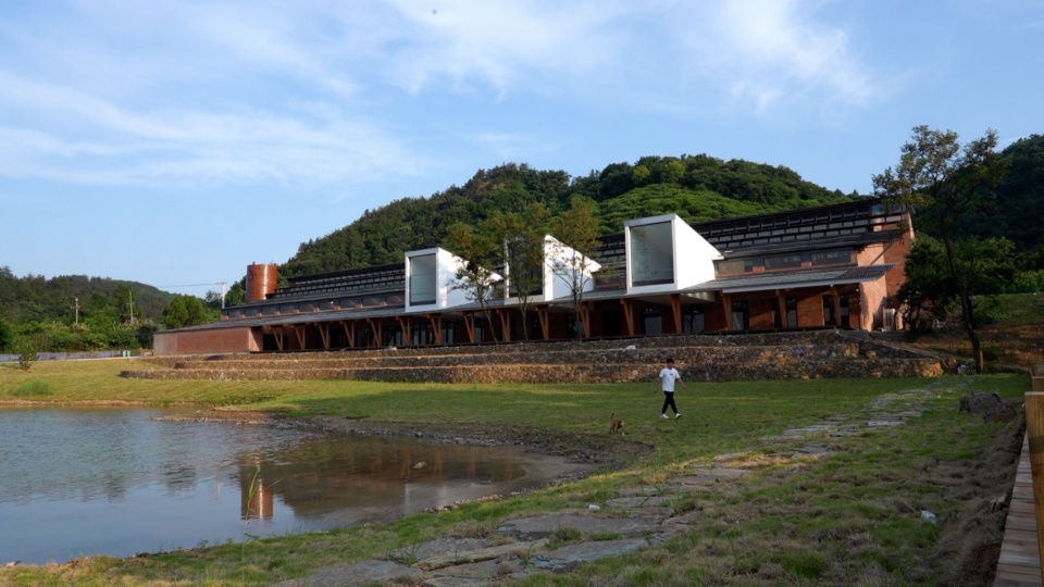 Taoli Zhaoshan Village Center by SUP Atelier of THAD