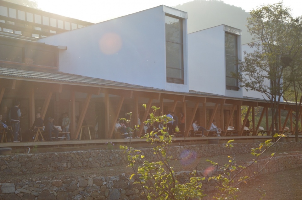Taoli Zhaoshan Village Center by SUP Atelier of THAD