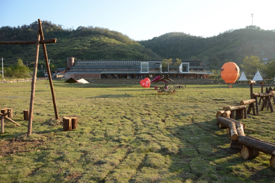 Taoli Zhaoshan Village Center by SUP Atelier of THAD